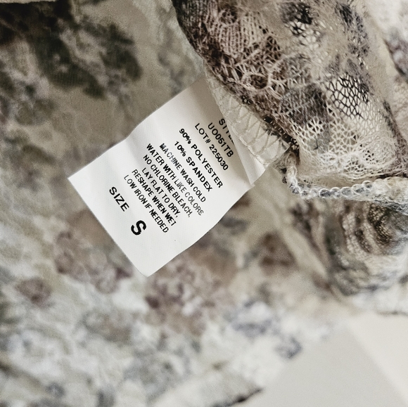 BKE S Lace Top Excellent Condition - Picture 3 of 5